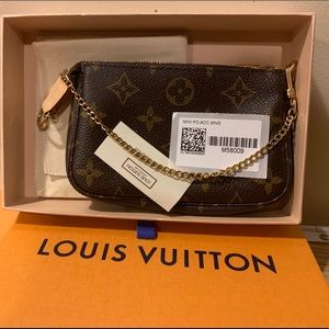 Louis Vuitton mini pochette accessory